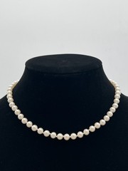 Vintage-Style Women’s 16″ Faux Pearl Necklace With Gold-Tone Clasp Jewelry
