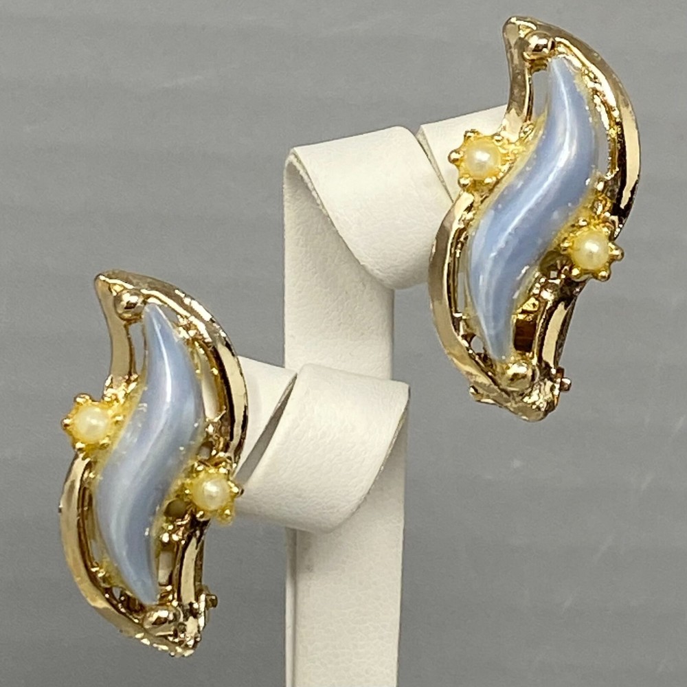 VTG Dangle Drop Earrings Clip On Blue Acrylic Faux Mini Pearl Gold Tone Wavy