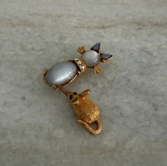 Vintage Jelly Belly Cat and Mouse Trembler Brooch Pin Very Good Condition