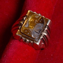 Mens Ring Vintage 10k gold Roman Soldier Tigers Eye 7.9g