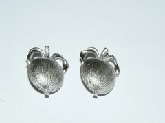 Sarah Coventry Clip On Earrings Apple