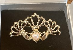 Vintage NOS In Box Avon Gold Tone Lucky Clover Earrings & Charming Claddagh Pin