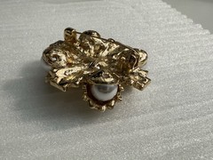 Gold And White Pearl Fashion Vintage Style Brooch Pin