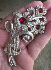 Vintage silvertone pot metal rhinestone large floral brooch