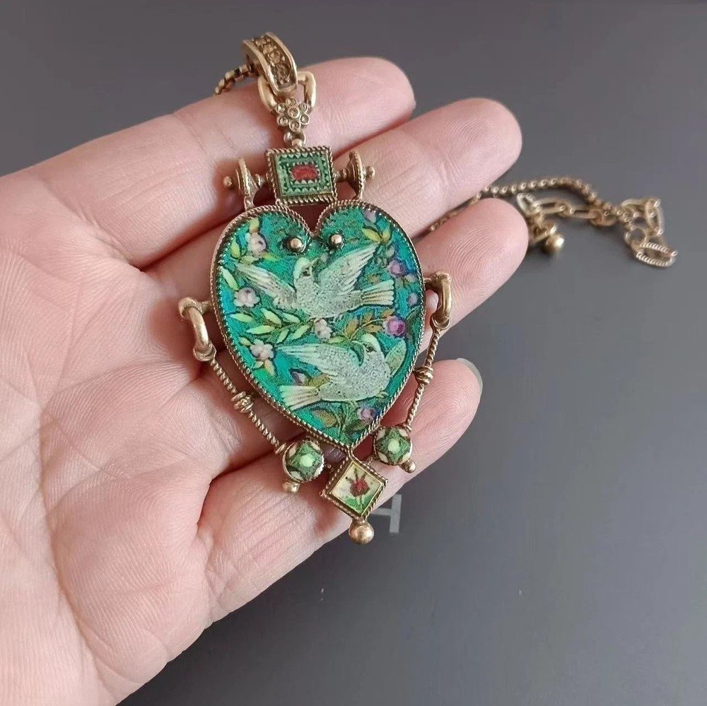 Green European Heart Enamel Necklace Unique Dove Inlay Retro Pendant Jewelry