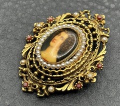 Vintage Signed ART Gold Tone Lady Cameo Brooch Portrait Pin Faux Seed Pearls
