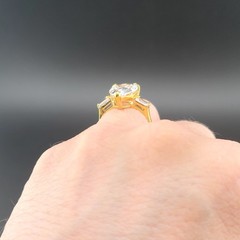 Vtg Sz 6 Ring Lg Teardrop Pear 2 Baguette Cubic Zirconia 18KGE Fashion Jewelry