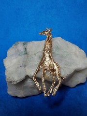 Gold-tone Giraffe Brooch/ Pendant with Amber Rhinestones