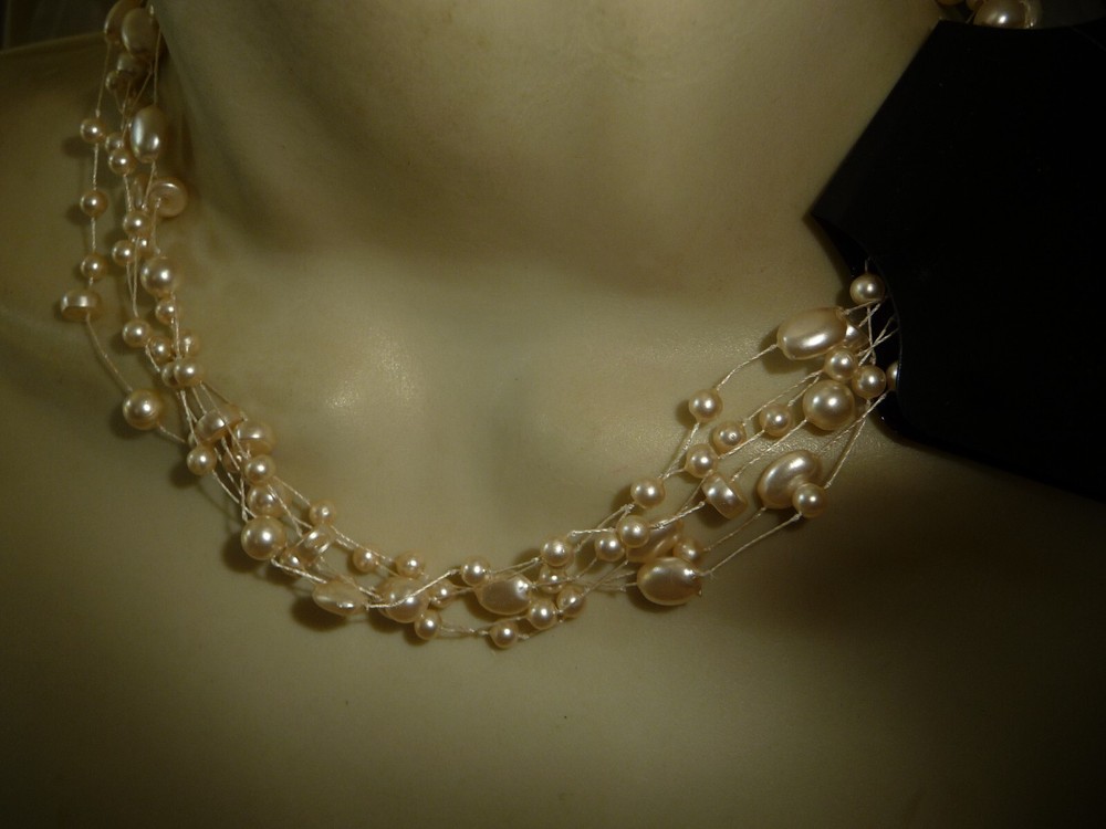 MULTI STRANDS FAUX PEARLS on WHITE CORD 7″L COLLAR NECKLACE #25/22A