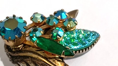 Vintage Estate Couture Leaf Layered Rhinestone ClipOn Earrings 1.25in TOTYg