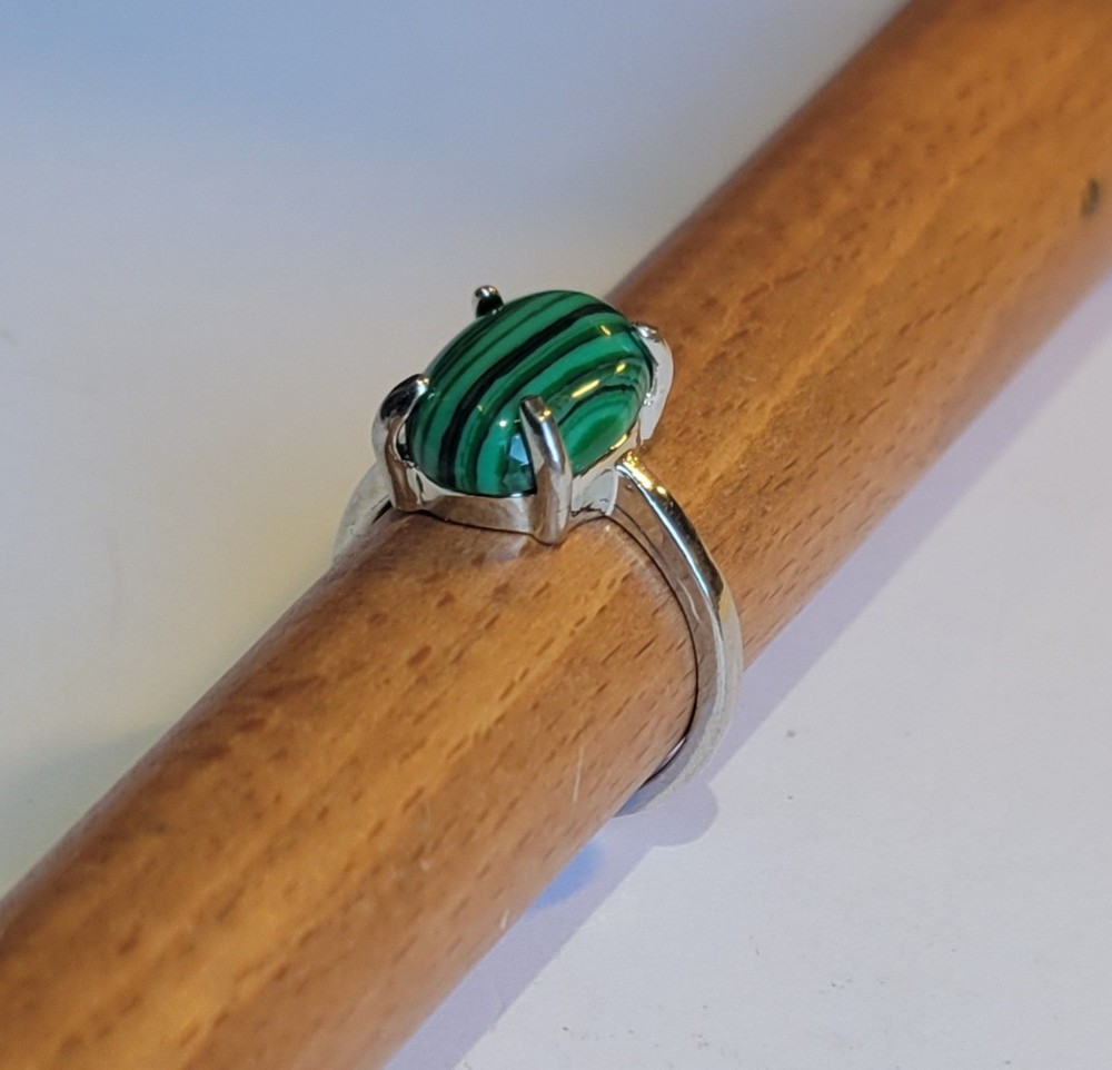 Silver Plated Ring With Prong Set Faux Green Malachite Cabochon Size 8 Vintage