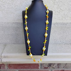 Vtg Plastic Lucite Daisy Leaf Orange Bead Necklace Fun Colorful 1960s Mod Retro
