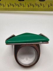 Vintage modernist ring with silver tone base metal alloy with lucite stone SZ 7