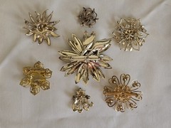 VTG Costume Jewelry Flower Brooch Lot 20 Gold Silver Tone Rhinestone etc. Signed