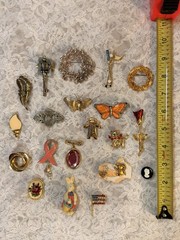 Lot of 20 Varied Size & Styled Pin Brooches Jewelry Some Vintage Some Modern