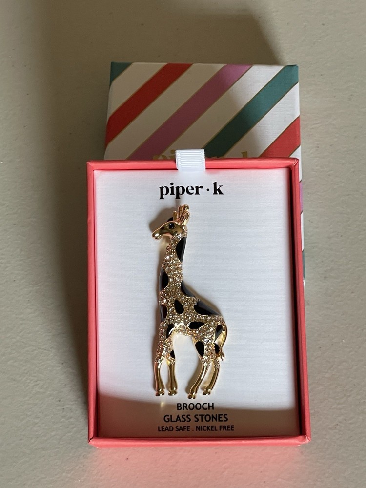PIPER. K GOLD TONE METAL GIRAFFE DESIGN BROOCH WITH GLASS STONES 2,75”