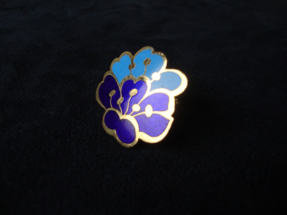 Vintage Cherry Blossom Cloisonne Blue & Cobalt Enamel Gold Tone Scarf Clip
