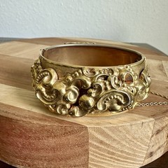 Whiting Davis Repoussé Hinged Bangle Bracelet 6.5 Floral Gold Art Nouveau Rare