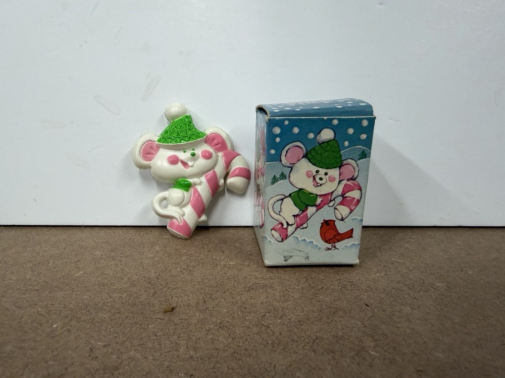 Vintage 1974 Avon “Lickety Stick” Mouse Pin PreOwned With Original Box