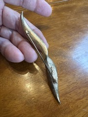 CORO Signed Vntg Long Leaf w/ Twist Gold Pin BroochTextured Gold tone 4.25″ EUC