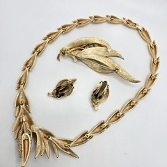 Vintage Brushed Gold Tone Leaf and Wheat Necklace, Brooch & Earrings Set