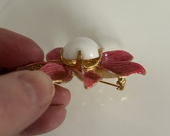 Vintage Vans Authentic Pink/Gold/White Flower Brooch