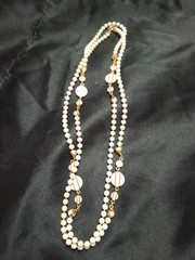 Vintage Costume Jewelry Necklace White and Gold Tone Fax Pearls Beads 27″