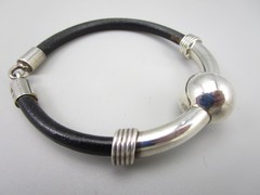 UNIQUE PEPE CERROBLANCO MEXICAN STERLING SILVER MODERNIST LEATHER BRACELET 18G