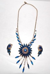 GORGEOUS DELIZZA & ELSTER JULIANA BOOK PIECE BLUE SUNBURST NECKLACE AND EARRINGS