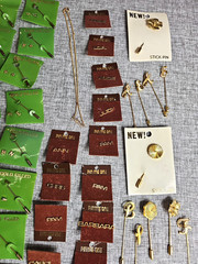 115 PC MONOGRAM NAME VINTAGE JEWELRY GOLD TONE STICK PIN BRACELET NECKLACE 1980s