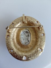 1968 Judy Lee Faceted Heliotrope Glass Reverse Cameo Broch Enhancer A .Borealis