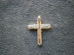 Ribbed Cross with Clear Crystal Goldtone Vintage Pendant 2.0g