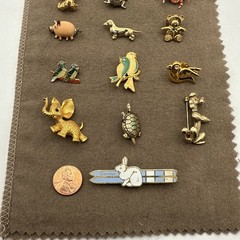 Vintage Pins Animal Theme Dog, Seal, Elephant, Crab Some Marked – Lot of 15