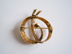 Brooch, Art Pearl At Double TEKA Gold Plated 3.1 G / 3.0 X 2.8 Cm