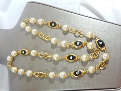 VTG BEZEL SET ONYX ENAMEL W RHINESTONE LARGE FAUX PEARL STATIONS 32″ NECKLACE