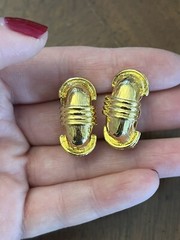 Vintage Les Bernard Vc Vanity Earrings Gold Tone Textured Small Hoops Clip-Ons!
