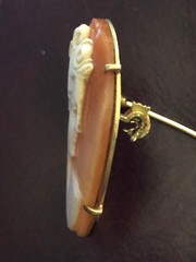 Antique 18K (750) Yellow Gold Cameo Brooch or Pin