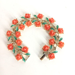1960 Double Row Coral Celluloid Roses w Green Enamel Bracelet Gold Tone 7″ EUC