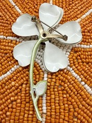Vintage 1960’s-1970’s MOD Daisy Flower Power Enamel Brooch -Non Signed