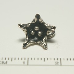 925 Sterling silver flower, 10mm across,1.05 grams with split ring.