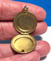 GOLD FILLED FRENCH ENAMEL ROUND LOCKET ROSE 20 MM 4.7 GRAMS VINTAGE J-459