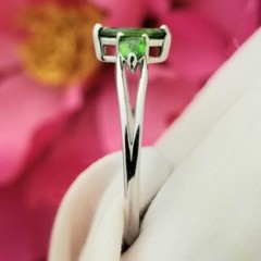 D’Joy Silver 3-Stone Synthetic Green Tourmaline Split Ring-925-Sterling-0.66TCW