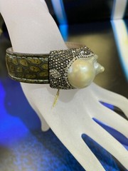 VINTAGE PEARL BLACK + WHITE STONES STERLING SILVER & GREEN LEATHER CUFF BRACELET