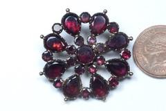 ANTIQUE ENGLISH GEORGIAN PERIOD 9K GOLD ALMANDINE GARNET BROOCH c1820