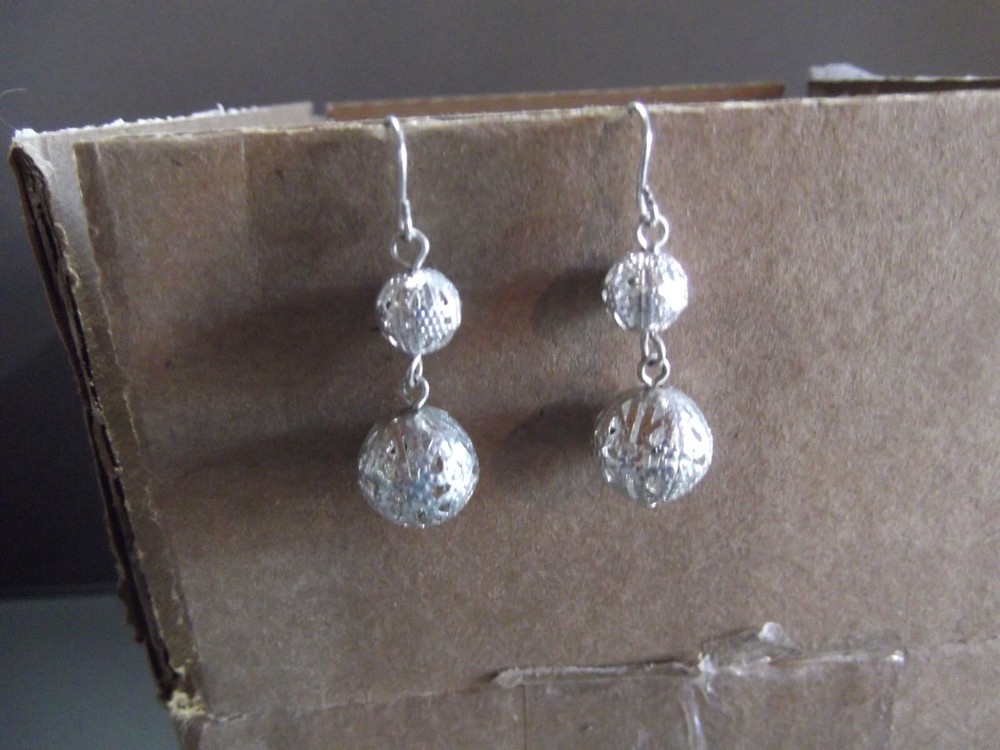 1 Pair Old 1″in Metal Silver Tone Holiday Balls Dangle Earrings