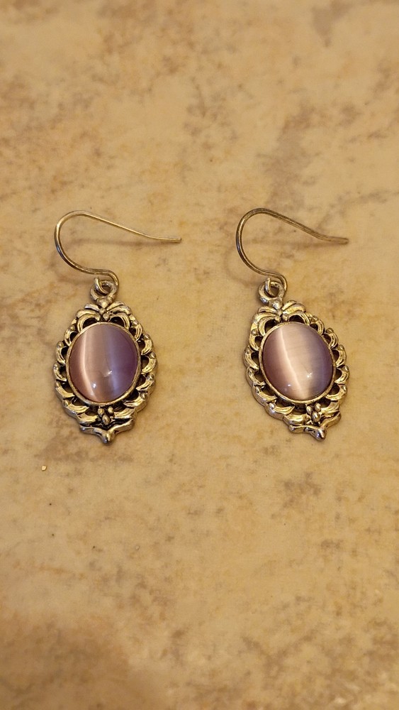 Beautiful Lilac Purple Colored Glass Pierced Earrings Silver Tone Vintage