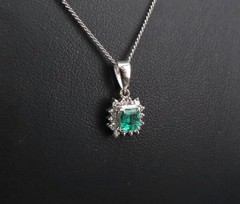 Vintage 0.30ct Colombian Emerald 0.18ct Diamond Platinum Chain Necklace