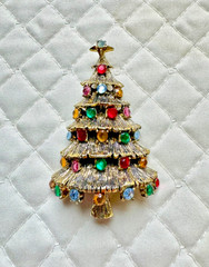 VINTAGE HOLLYCRAFT Christmas TREE BROOCH RHINESTONES Estate Jewelry ART Pin