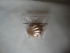 VTG 1970s SCALLOPED SEASHELL GOLD TONE HINGED W/ SAFETY CATCH DRESS/SCARF CLIP