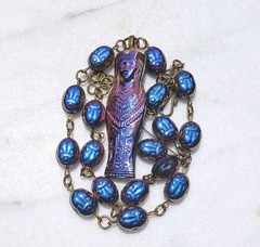 EGYPTIAN REVIVAL PHARAOH PENDANT PEACOCK BLACK SCARAB GLASS BEAD NECKLACE SET